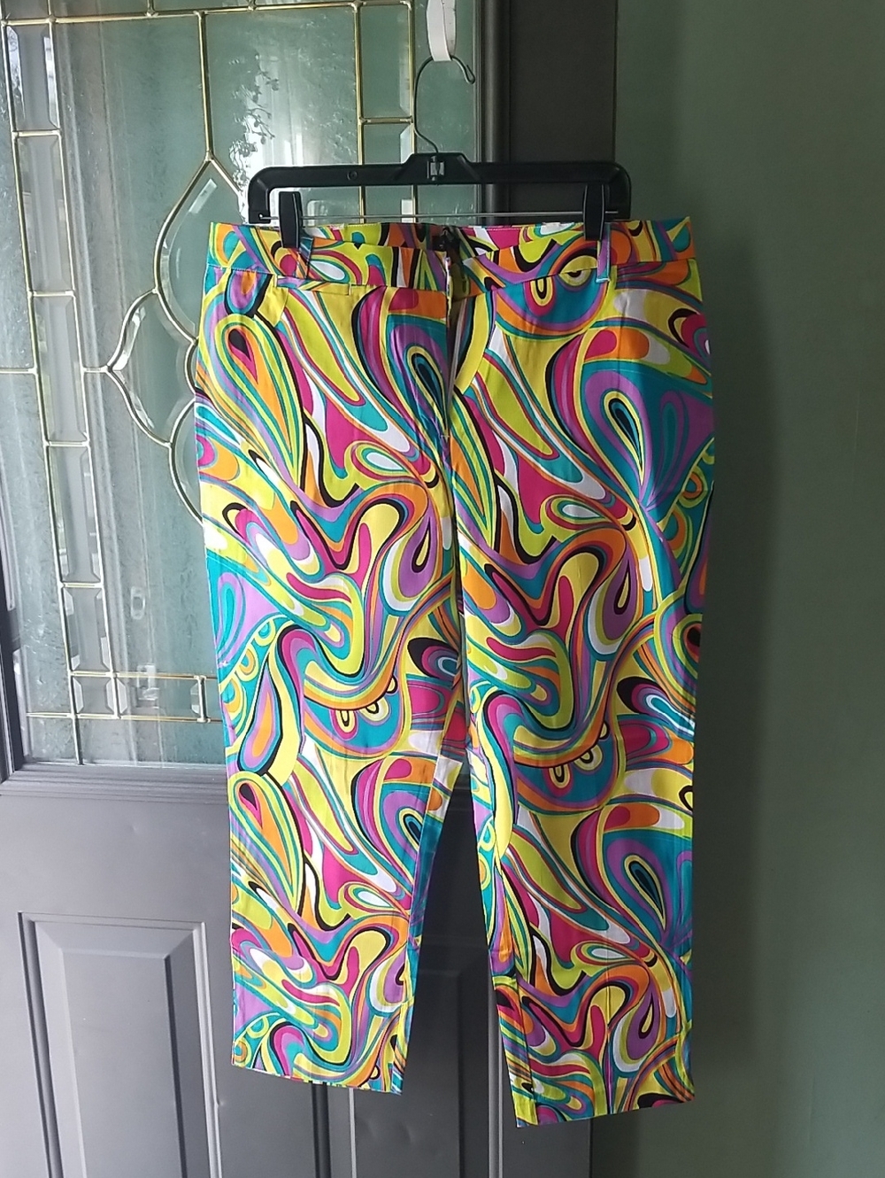 Vibrant Swirl Print Cropped Pants - Multicolor